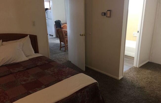 1 bed, 1 bath, 650 sqft, $900, Unit 100