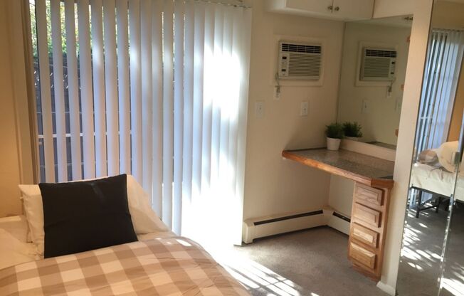 2 beds, 1 bath, 650 sqft, $1,930, Unit 680-101