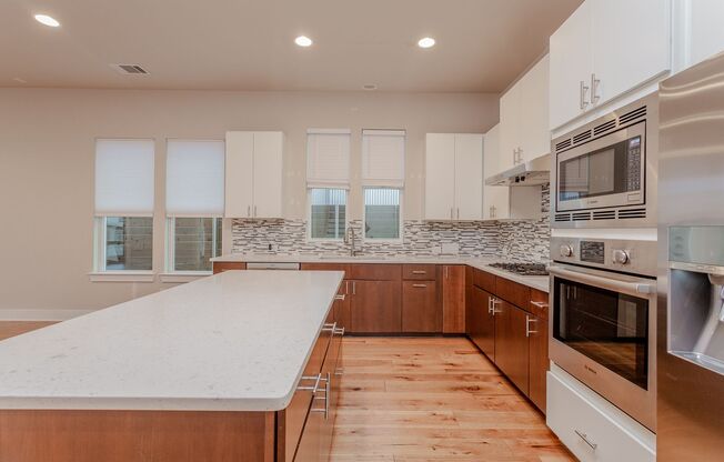 Stylish and Modern 4/BR 2/A Home in Austin!