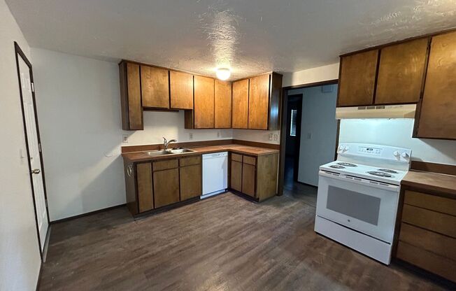 3 beds, 2 baths, $2,425