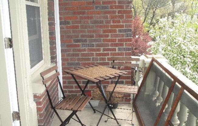 2 beds, 1 bath, $3,200, Unit 13