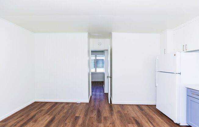 Nuuanu Avenue - renovated, upstairs, 1 bedroom 1 bath with luxury vinyl plank flooring throughout