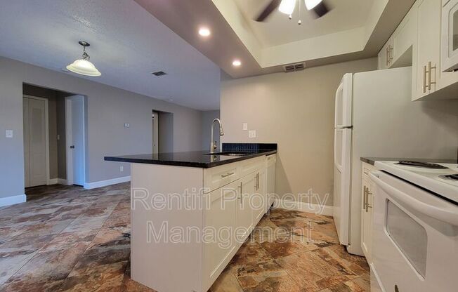 2333 SE 6 LN