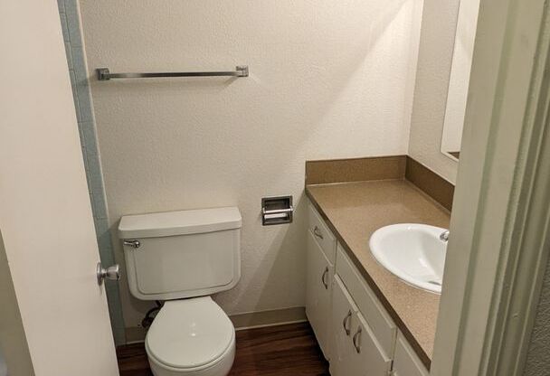 1 bed, 1 bath, 700 sqft, $1,295, Unit #28