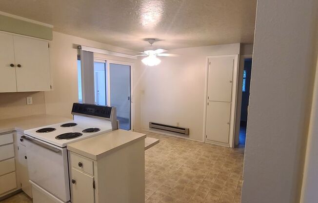 2 beds, 1 bath, 850 sqft, $1,395