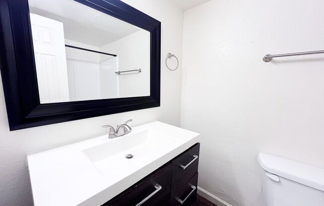 2 beds, 1 bath, 950 sqft, $1,225, Unit 107