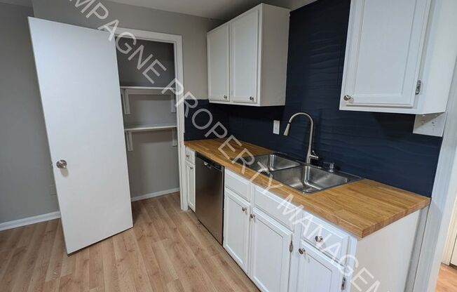 1 bed, 1 bath, 900 sqft, $1,200, Unit Apt 3