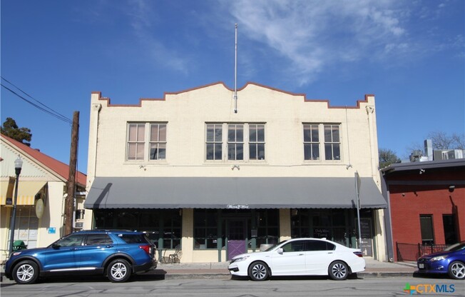 185 S SEGUIN AVE