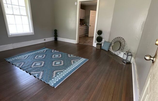3 Bed/ 1 Bath and move-in ready! www.PMCoreUSA.com submit guest card for showings!