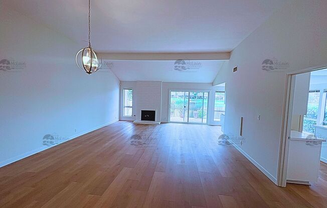 Lakefront 3 Bedroom in San Marcos with a Dock