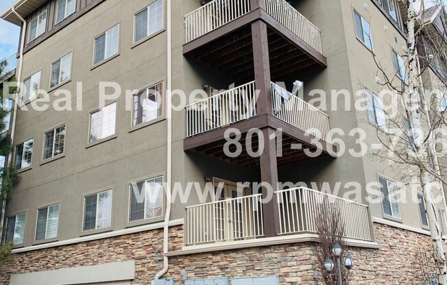 Come See this Cute 3 Bedroom 2 Bathroom Condo in Salt Lake!! HALF OFF FIRST MONTHS RENT MOVE IN SPECIAL!