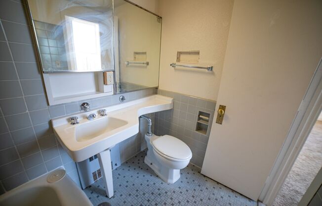 Studio, 1 bath, 245 sqft, $500, Unit 320