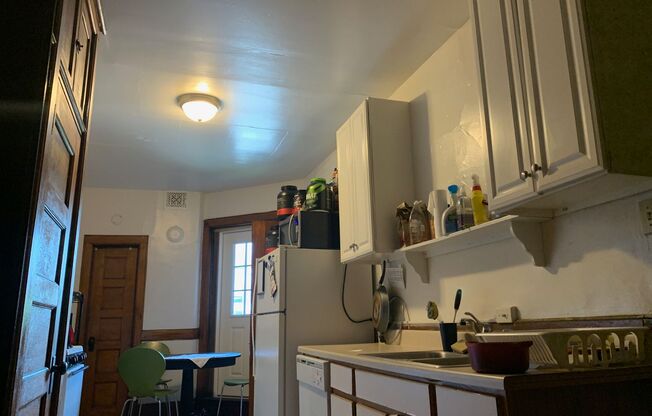 4 beds, 2 baths, $2,350, Unit 7