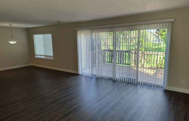 Newley Updated 4 bedroom, 2.5 bathroom Townhome in Citrus Heights!!!