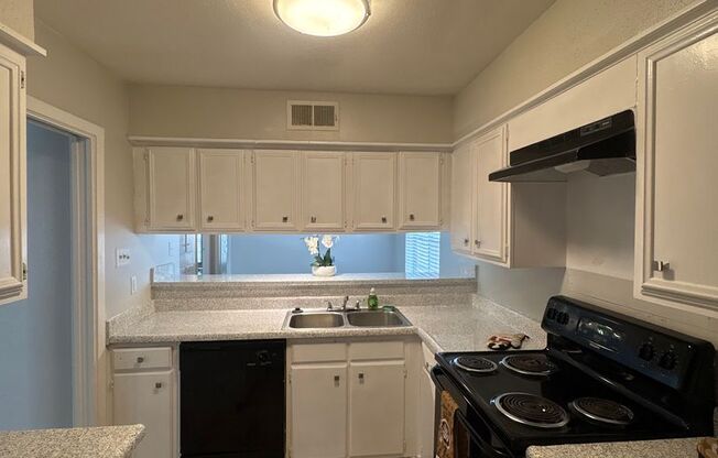 2 beds, 2 baths, 931 sqft, $1,450, Unit 13-1302