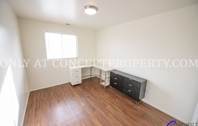 2 beds, 1 bath, 810 sqft, $1,265, Unit 04