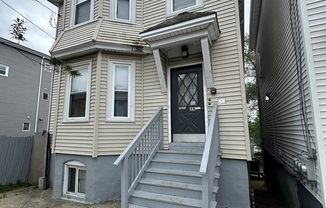 35 LOUIS ST