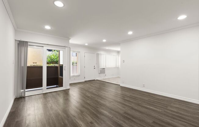 Beautiful 2 Bed Unit in West Hollywood