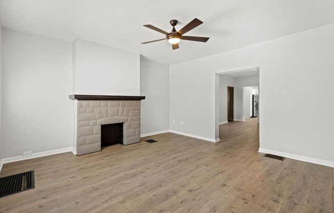 Beautiful 3 Bedroom home in South side available April 15!