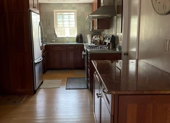 30 Lake Shore Ct Apt 3