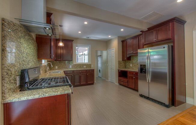 UT PRE-LEASE: 3 BR / 2 BA Completely Remodel - North Campus - Big Backyard