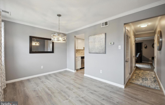 216 HOLLY DR