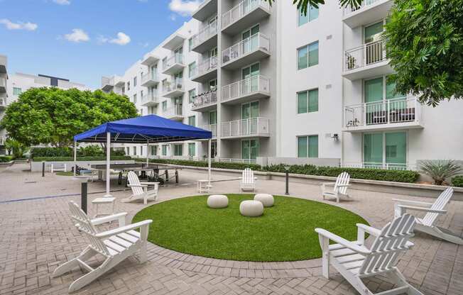Courtyard with patio chairs at Blue Lagoon 7 in Miami, FL