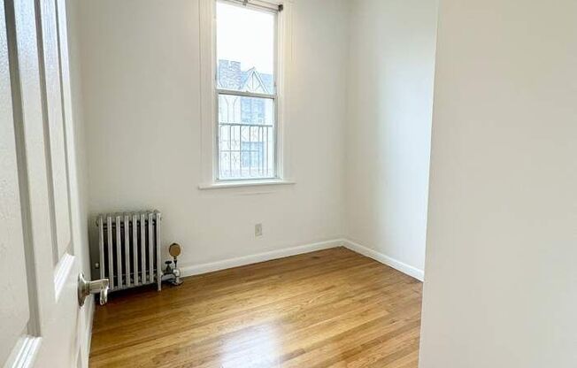 33 12 28 ST