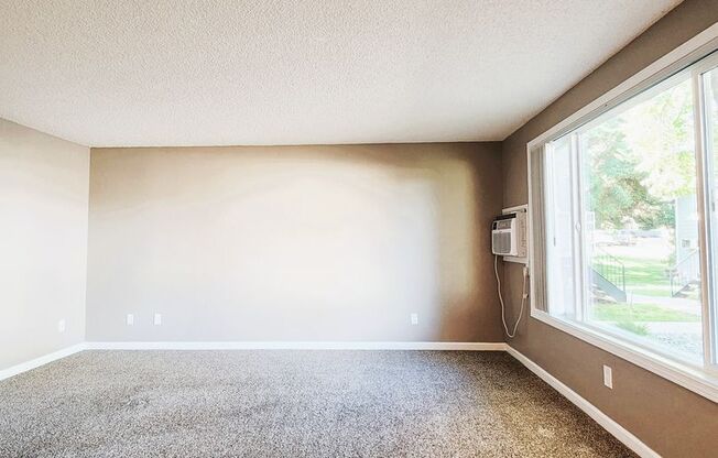 2 beds, 1 bath, 830 sqft, $1,315, Unit N-141