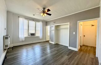 Studio, 1 bath, 450 sqft, $1,395, Unit 300