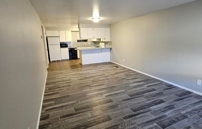 2 beds, 1 bath, 864 sqft, $1,295, Unit Unit 42