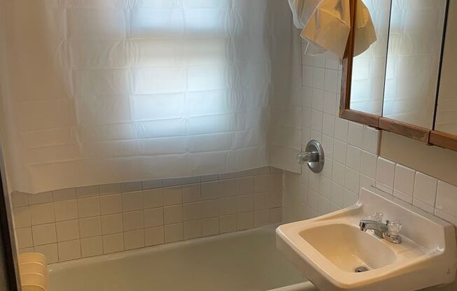 1 bed, 1 bath, 600 sqft, $999, Unit 205