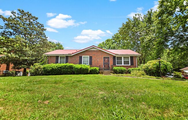 Pet Friendly Four Bedroom with Basement!