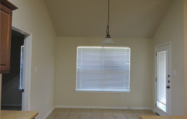 Beautiful 3/2/2 at Crossing At Onion Creek!