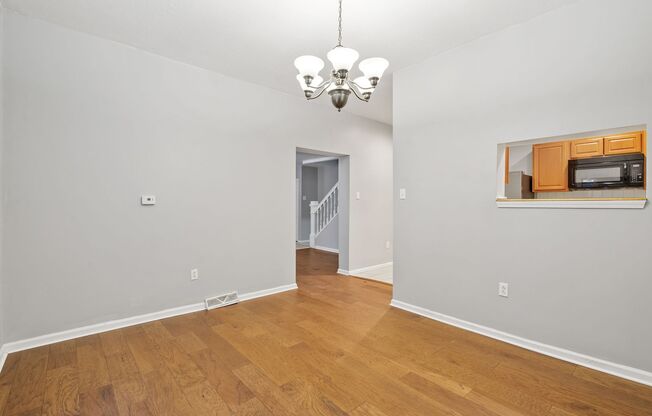 Refreshed 3 Bedroom in Elliott minutes from Downtown