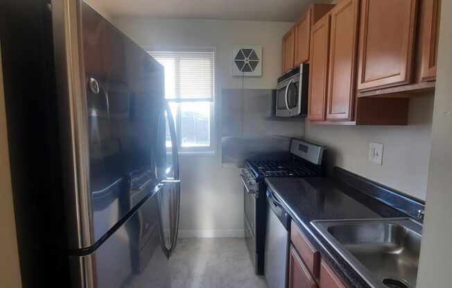 2 beds, 1 bath, 800 sqft, $1,700, Unit 2506-003