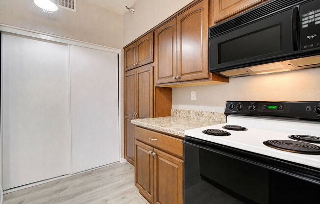 2 beds, 2 baths, 1,095 sqft, $1,600, Unit 140