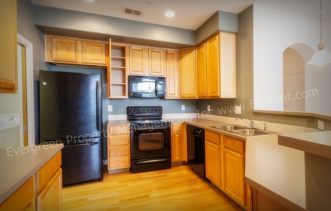 2 Bedroom, 2 Bath with Amazing Views in Fort Collins!