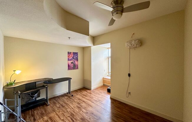 2/2 Apartment Walking Distance from UT