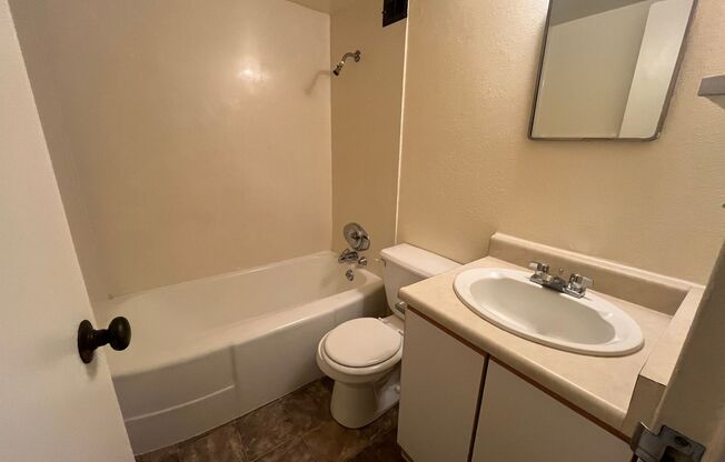 Studio, 1 bath, 390 sqft, $1,250, Unit 608