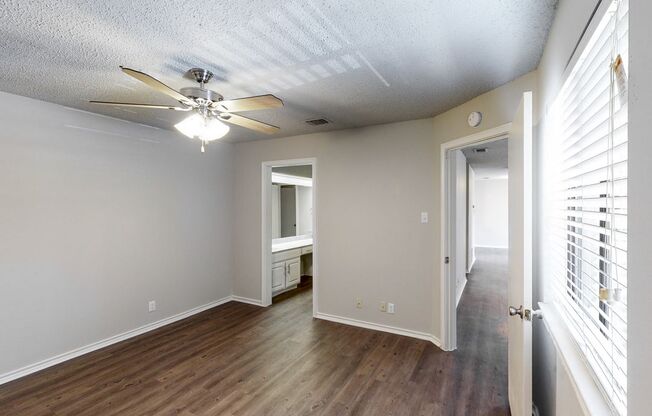 1 bed, 1 bath, 825 sqft, $834