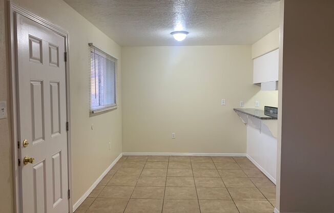 1 bed, 1 bath, 635 sqft, $1,050, Unit 11201 Lomas NE - 16