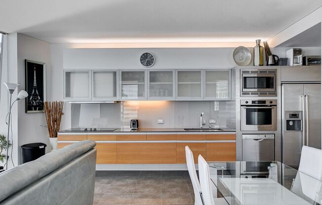 2 beds, 2 baths, $4,400, Unit # 802