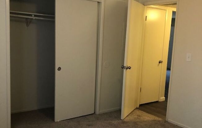 2 beds, 1 bath, 825 sqft, $1,300, Unit 124