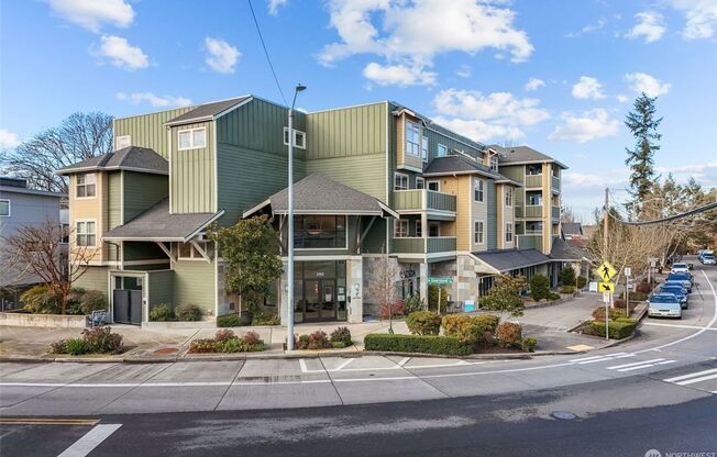 Quiet Magnolia condo within walking distance to Discovery park & Ballard Locks
