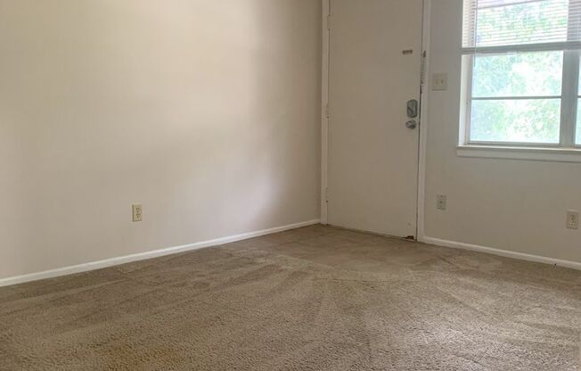 2 beds, 1 bath, 700 sqft, $880, Unit 9018