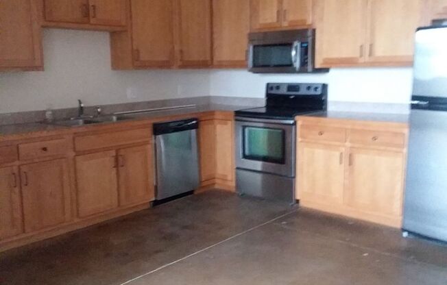 2 beds, 2 baths, 1,200 sqft, $1,600, Unit 59