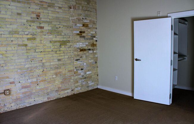 1 bed, 1 bath, 1,060 sqft, $2,375, Unit 402
