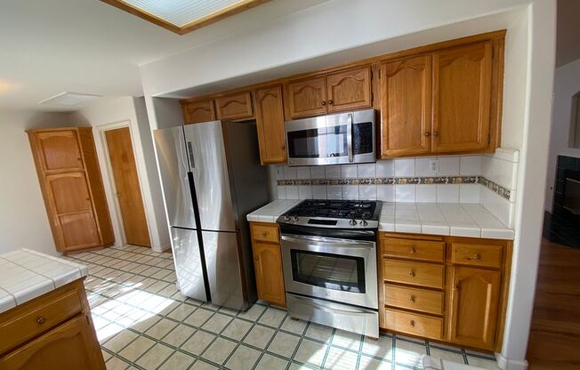 3 beds, 2 baths, $2,500