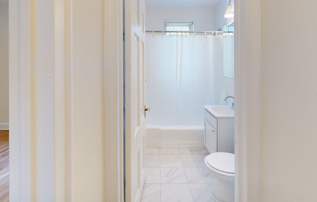 Kilsyth Court Apartments - Bathroom
